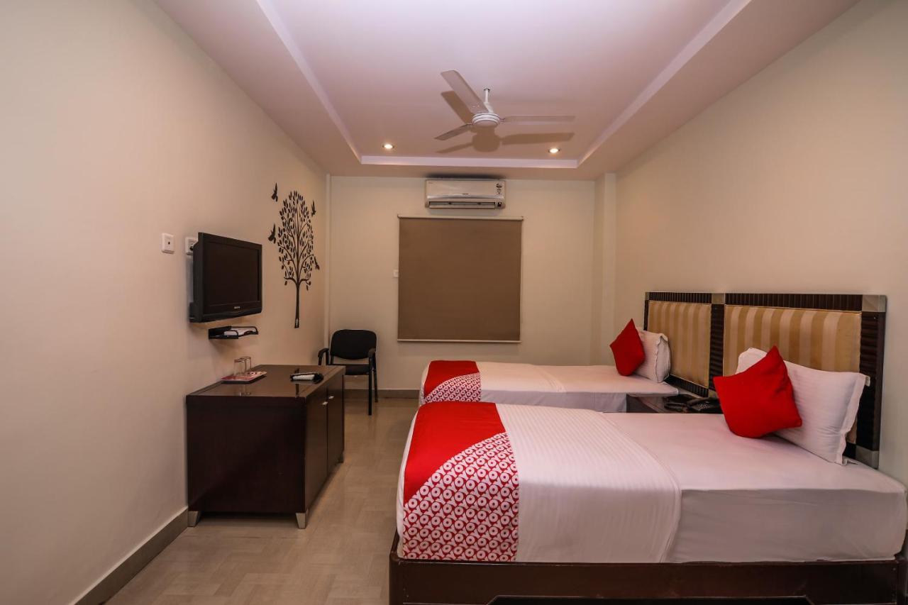 Oyo 588 Kmr Hospitality Services Hyderabad Exterior photo
